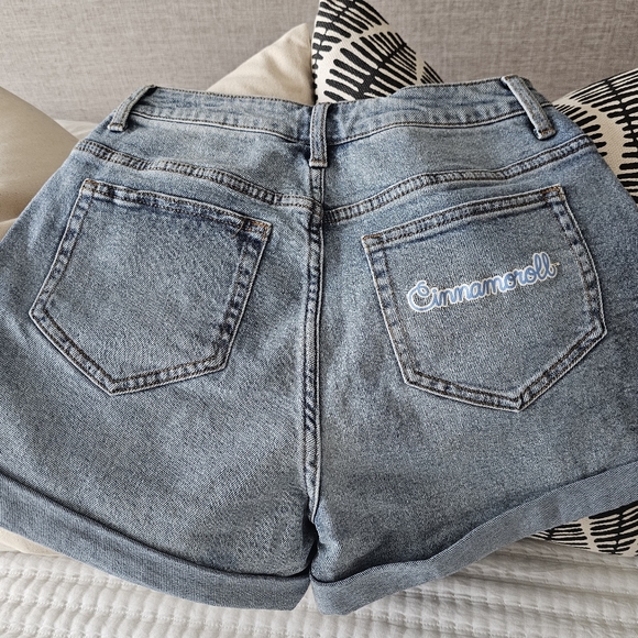 Cinnamoroll by sanrio shorts - Picture 3 of 4